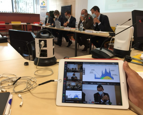Conférence de presse en live - PeupladesTV agence live streaming Nantes