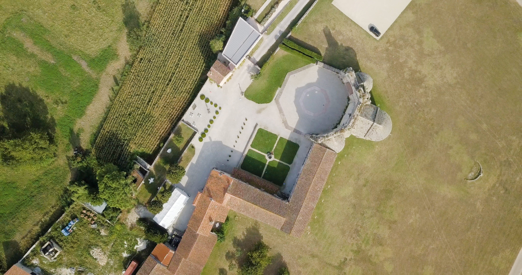 Plan drone Plan drone plongée - PeupladesTV agence production audiovisuelle Nantes
